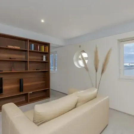 Up Roselight Apartment *