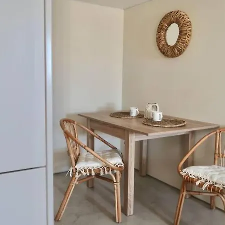 Up Roselight Apartment