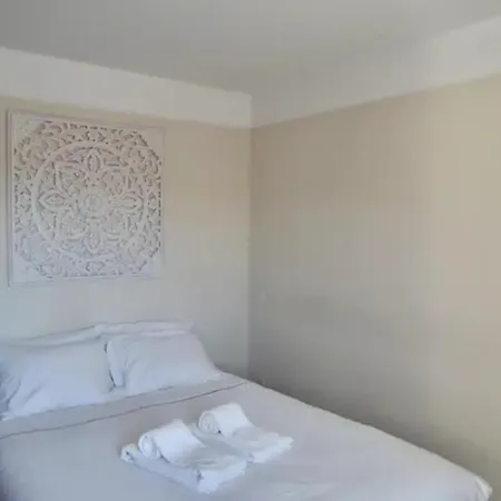 Up Roselight Apartment *